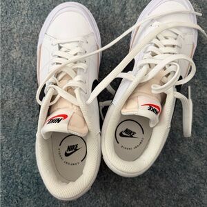 Nike White and Black Low-Top Sneakers